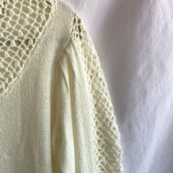 Brownstone Studio pale yellow peekaboo acrylic sweater, size PM - Picture 3 of 9